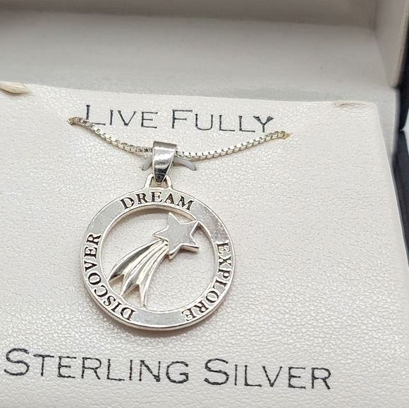 Macy's NIB Sterling Live Fully Necklace - Picture 2 of 3